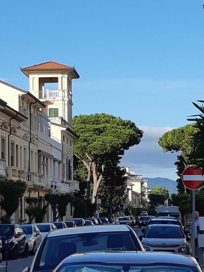 Acropolis Apartment Viareggio Bagian luar foto